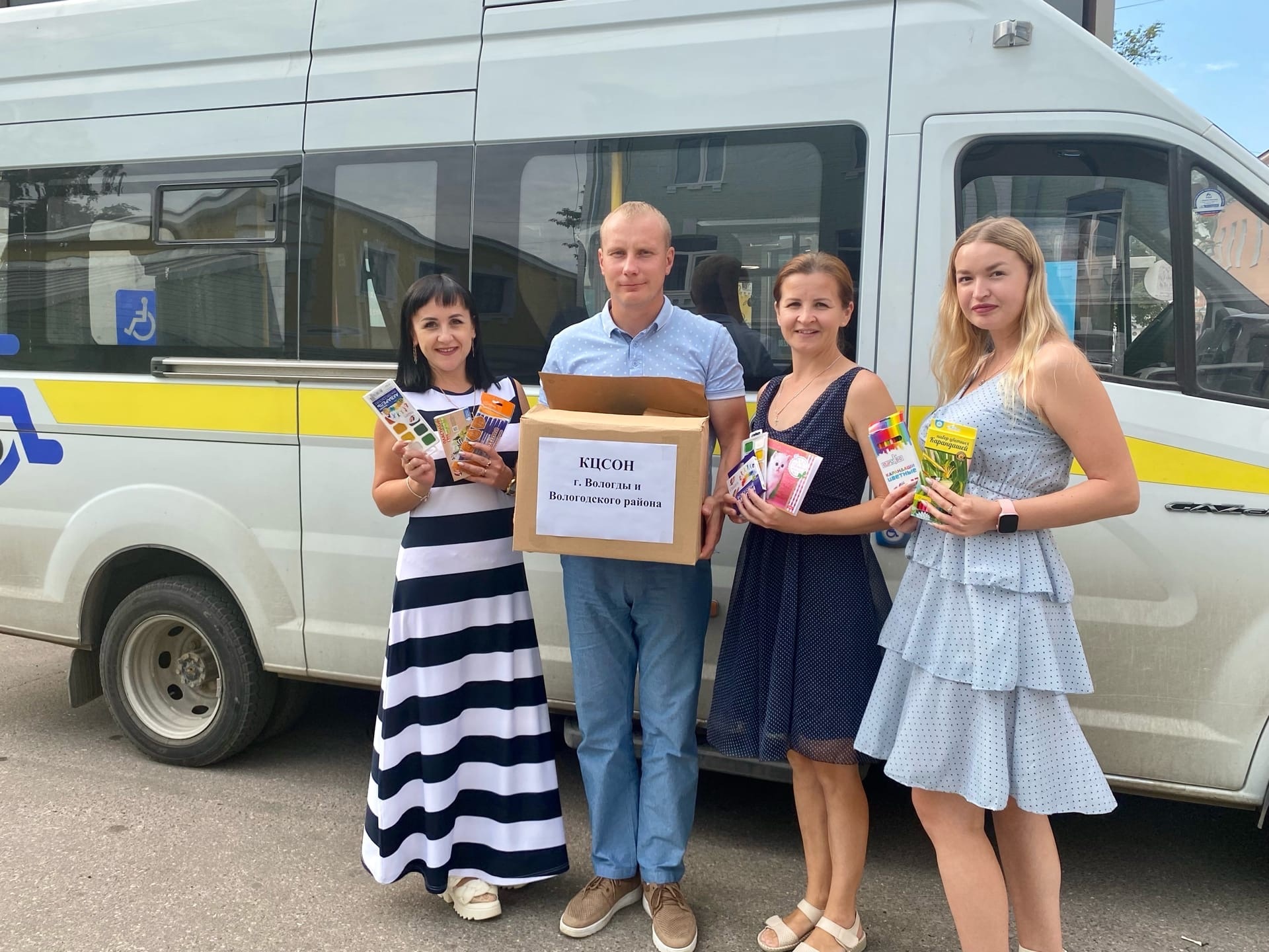 Сотрудники Комплексного центра присоединились к сбору гуманитарной помощи для Алчевска