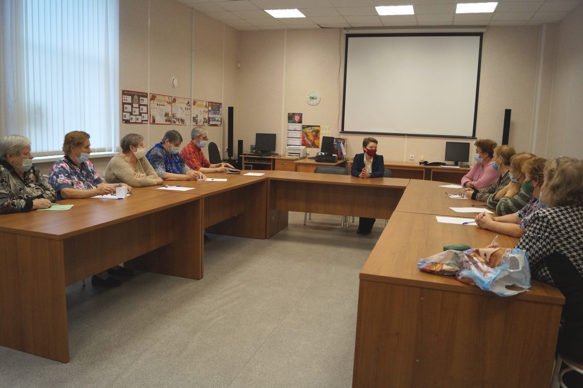 Как не стать жертвой кибермошенников узнали пожилые люди в Молочном