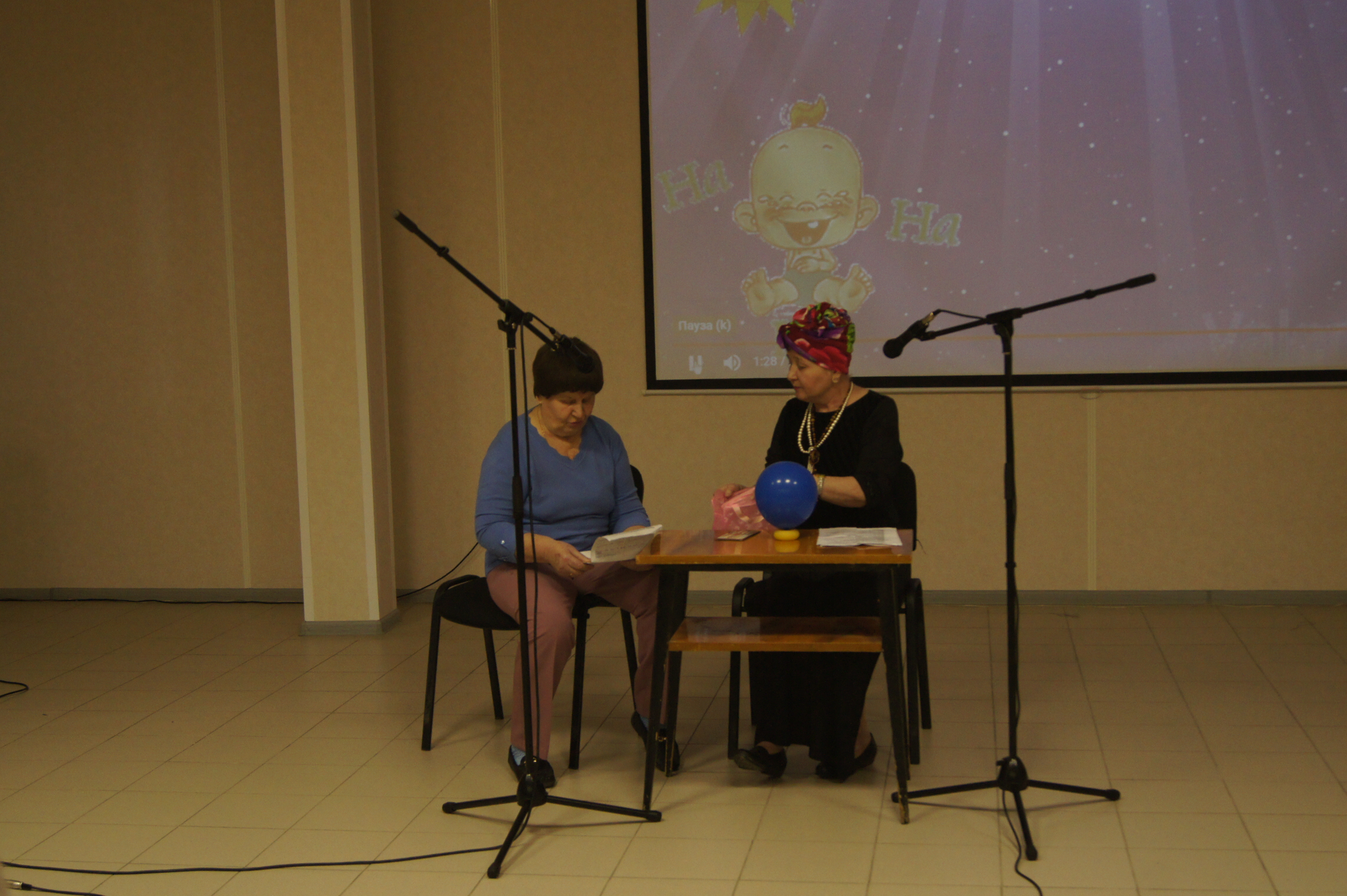 День смеха прошел в Комплексном центре