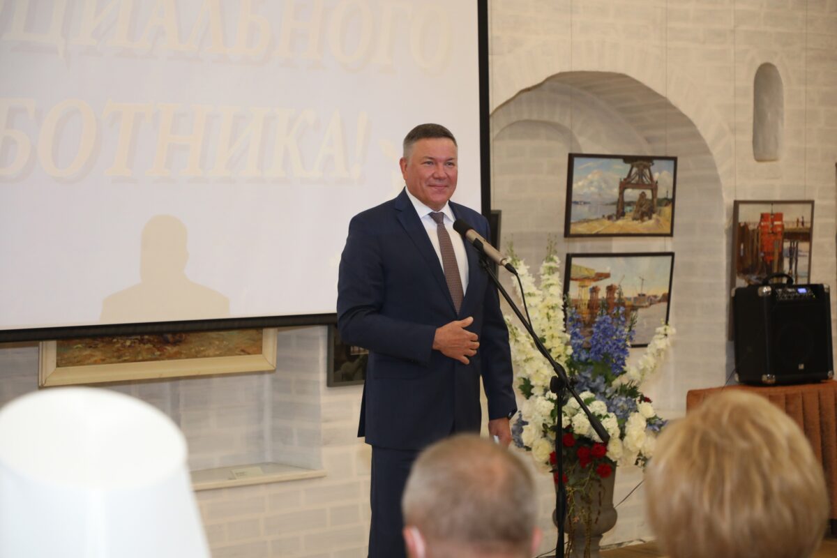 В Комплексном центре поздравили работников социальной сферы