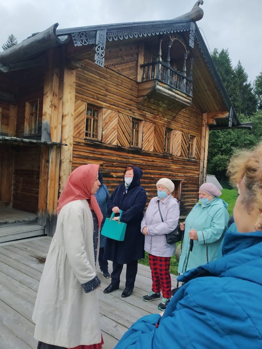 Участники Центра активного долголетия «Забота» смогли окунуться в деревенскую жизнь в музее Семенково