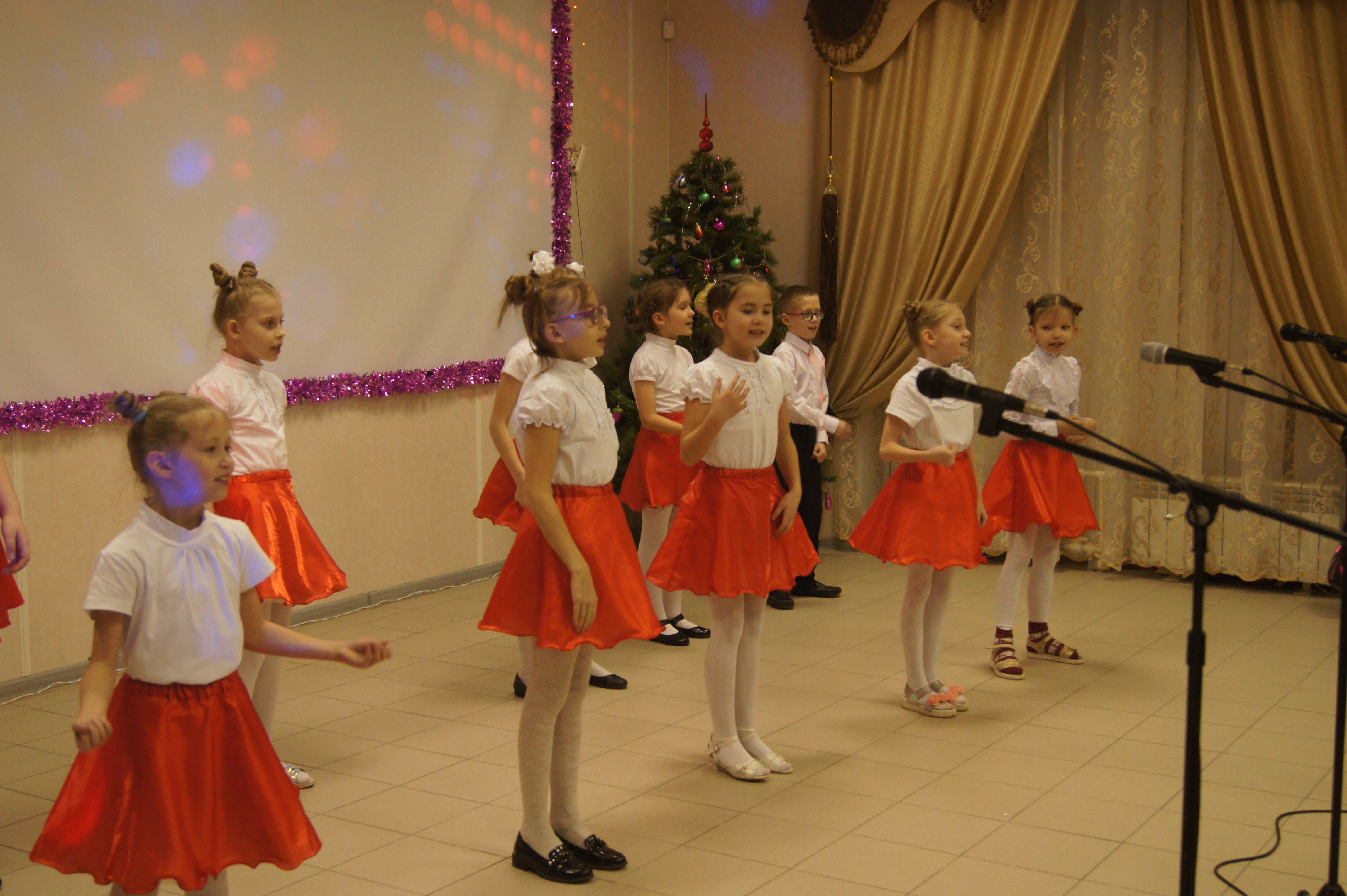 Благотворительный Новогодний концерт прошел в Комплексном центре