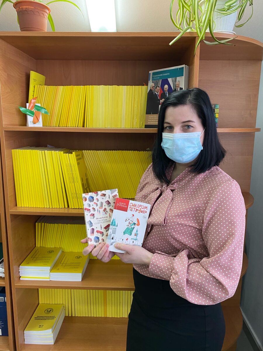 Первые участники благотворительной акции «Книга ищет читателя» передали литературу в Комплексный центр